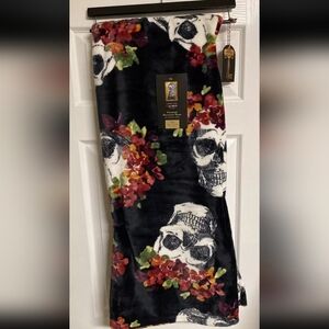 Cynthia Rowley Blanket Skull Roses Halloween Curious Plush Throw NWT